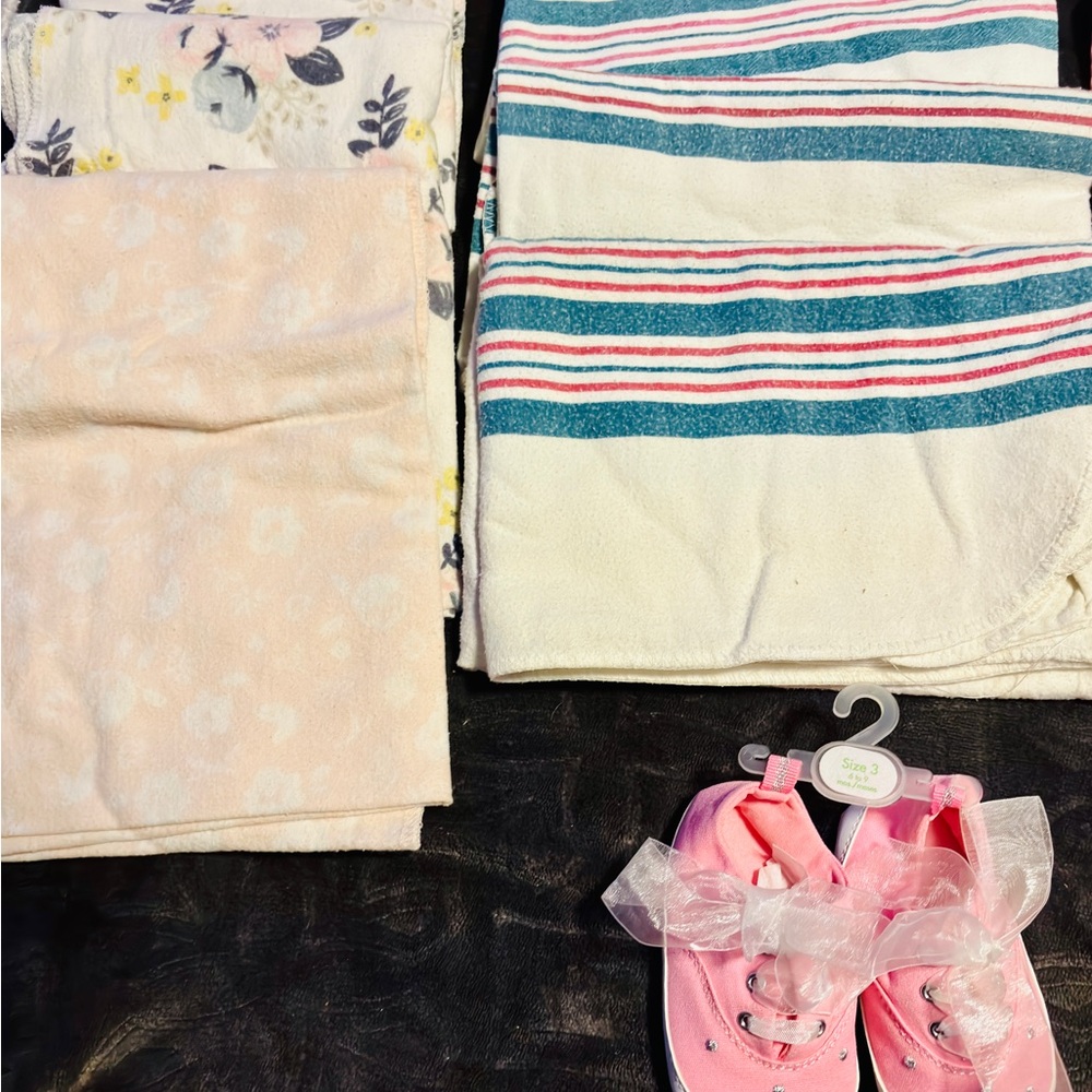 Newborn starter kit Carter's Pink Baby Shoes and Soft Blankets Set